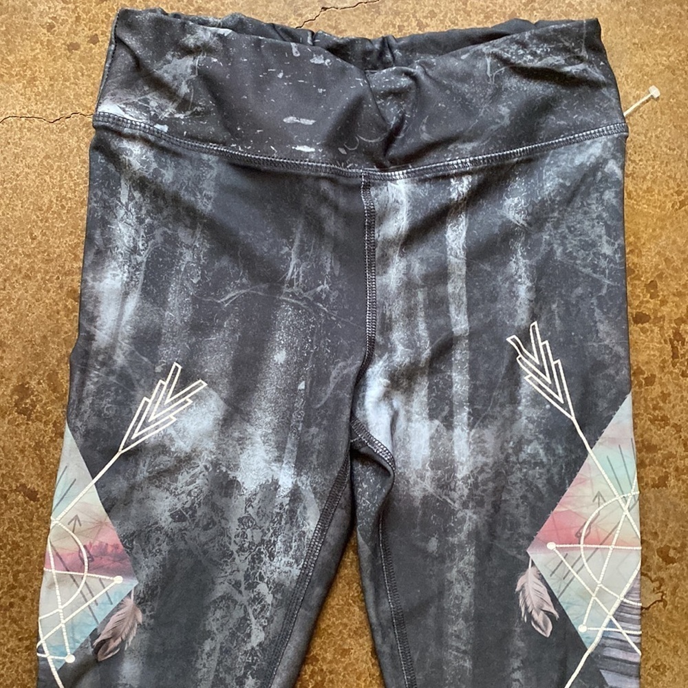 EVOLUTION and Creation Active grey dream catcher high waist 3/4 length leggings
